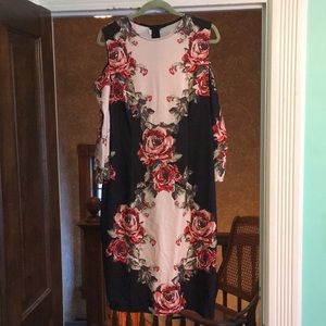 Flattering XXL cold shoulder dress!